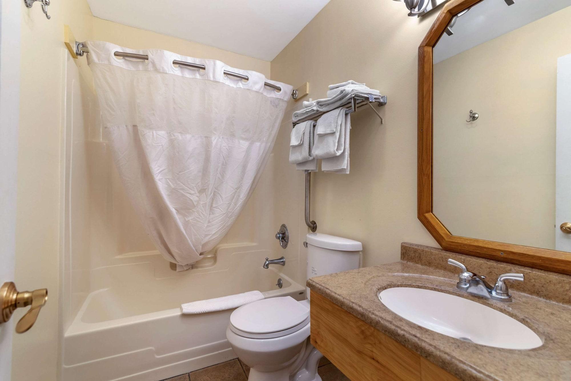 Rodeway Inn Lake George Outlets Zewnętrze zdjęcie