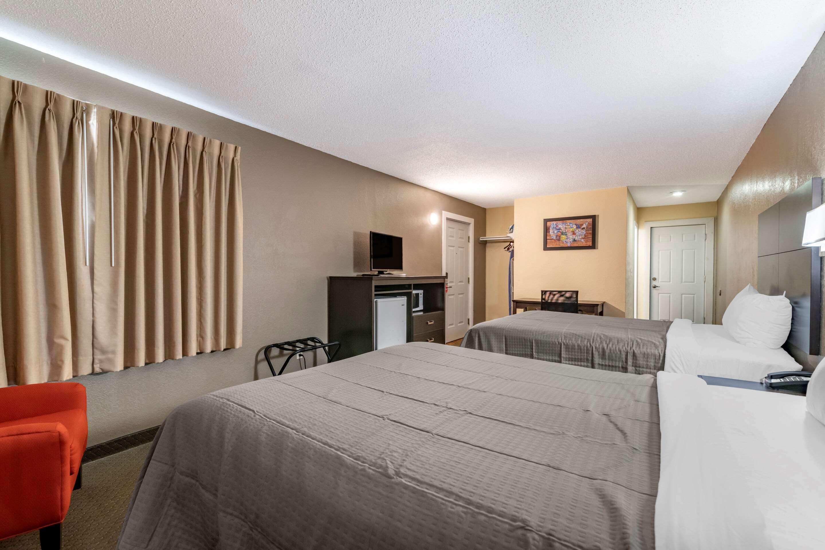 Rodeway Inn Lake George Outlets Zewnętrze zdjęcie