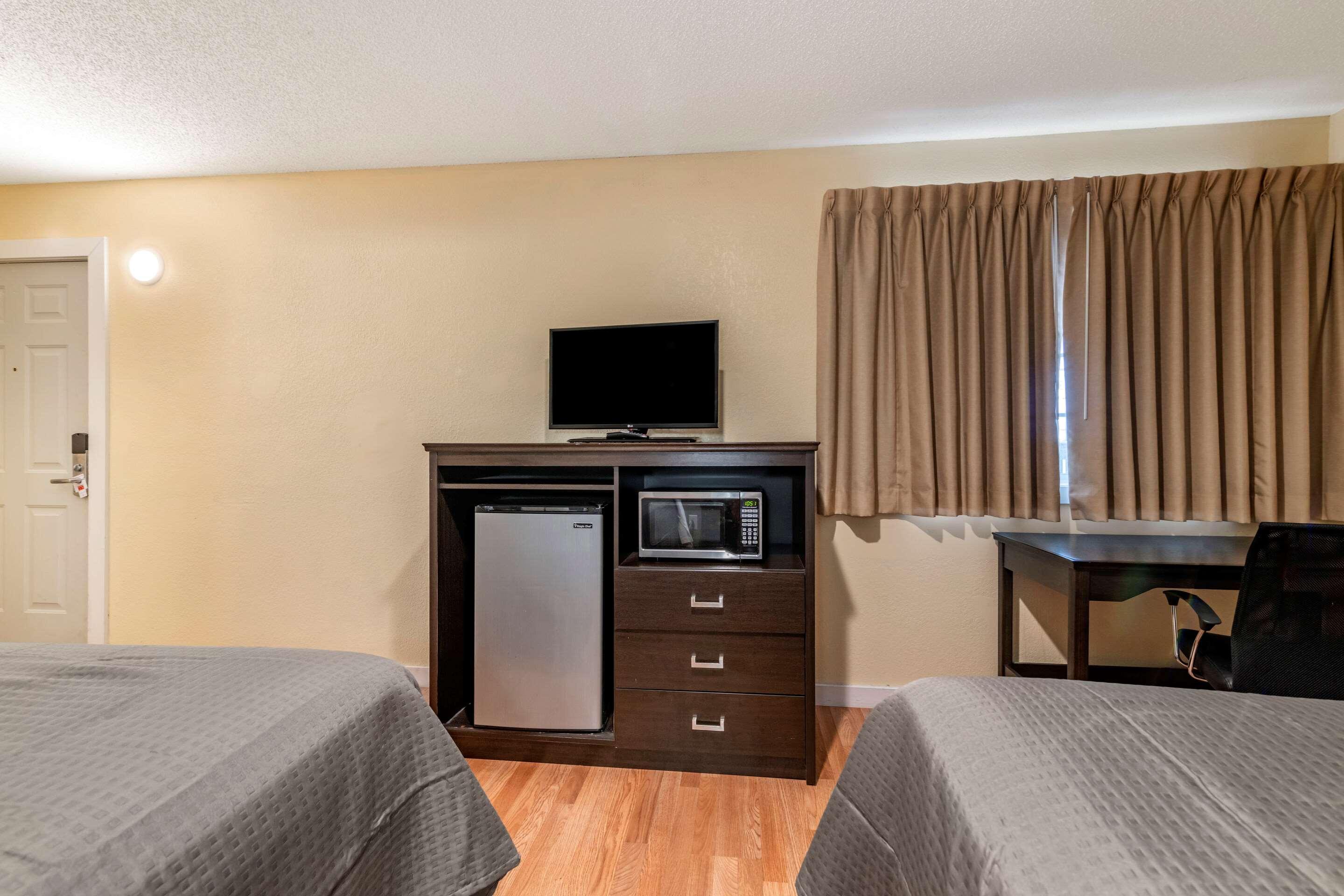 Rodeway Inn Lake George Outlets Zewnętrze zdjęcie