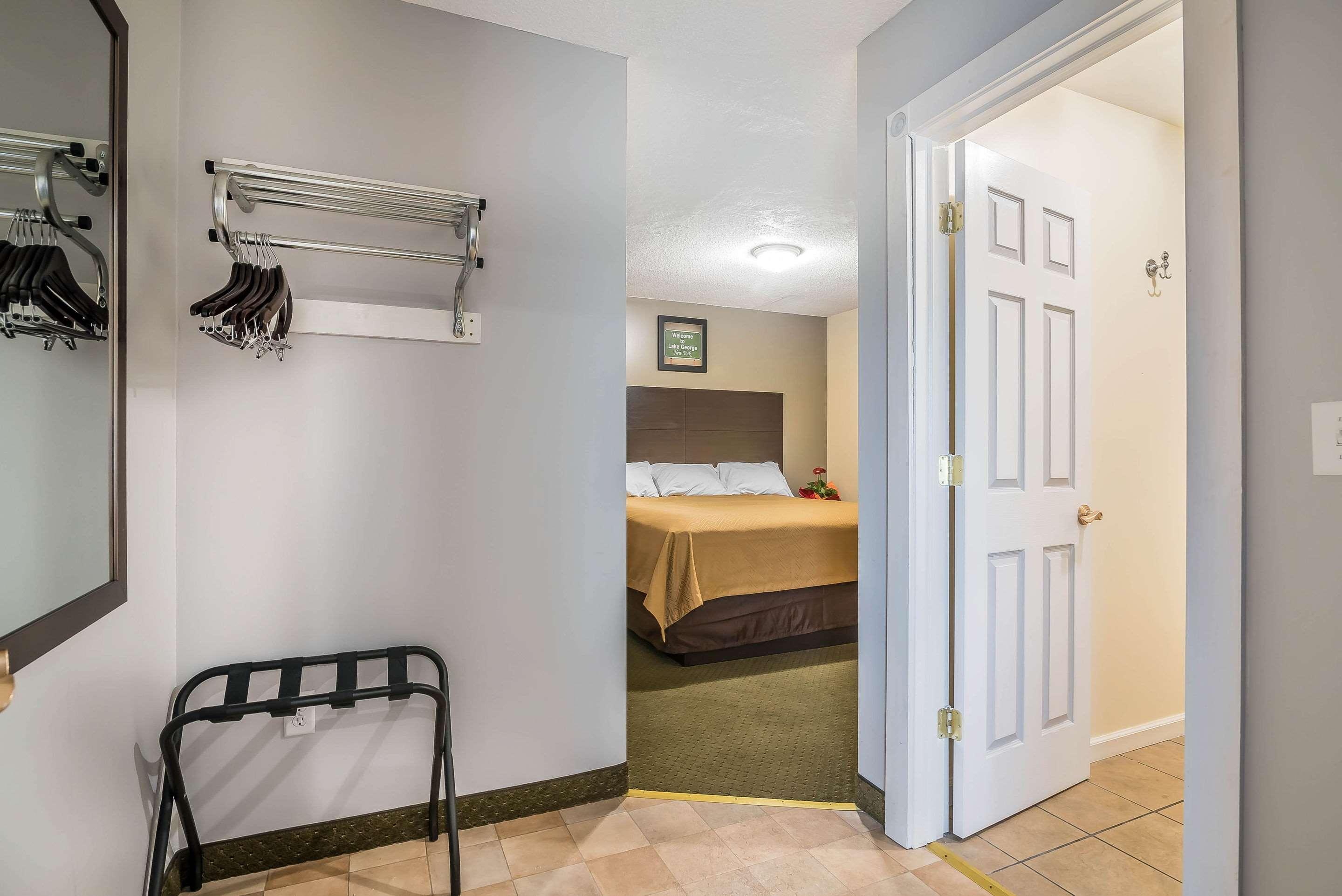Rodeway Inn Lake George Outlets Zewnętrze zdjęcie