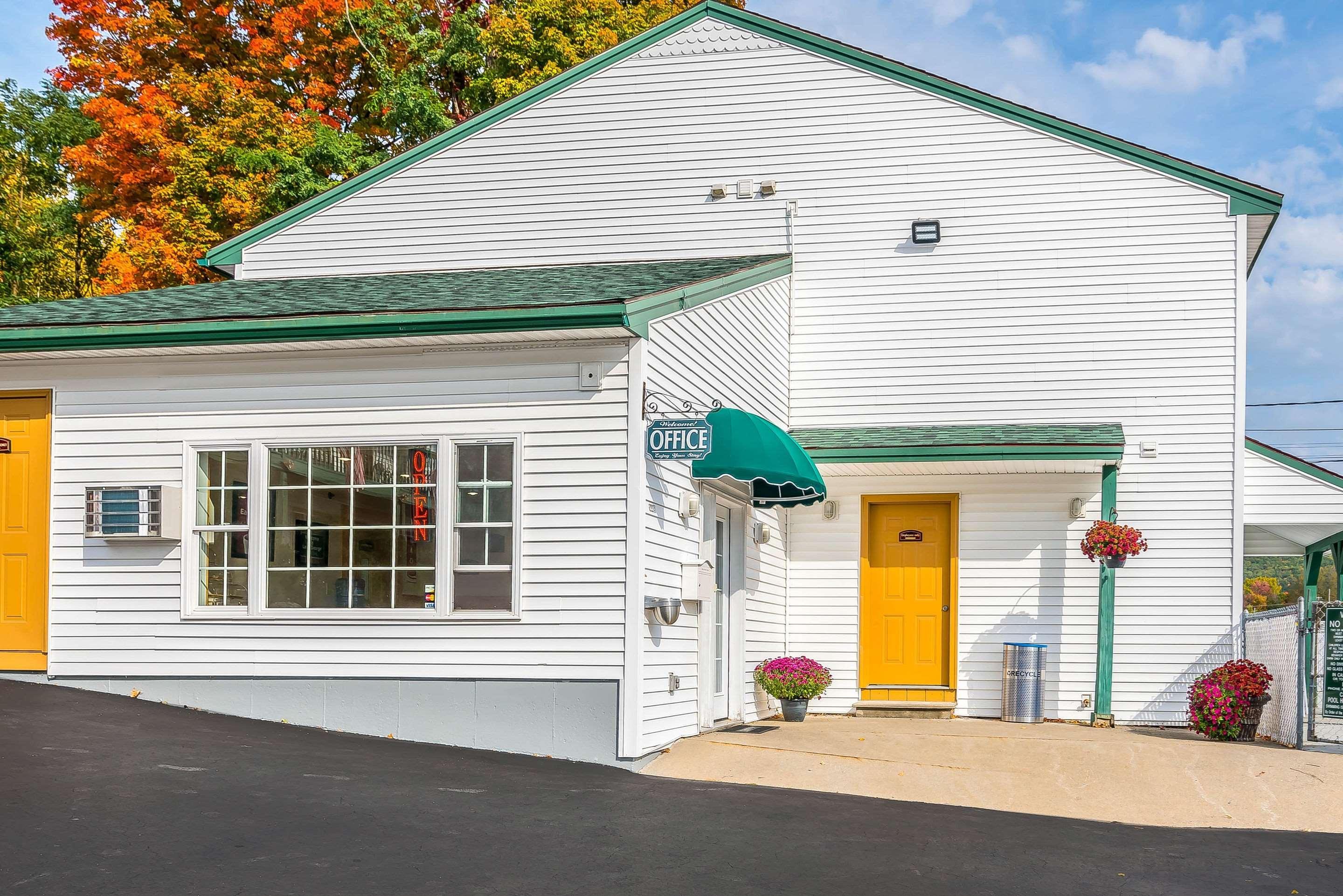 Rodeway Inn Lake George Outlets Zewnętrze zdjęcie